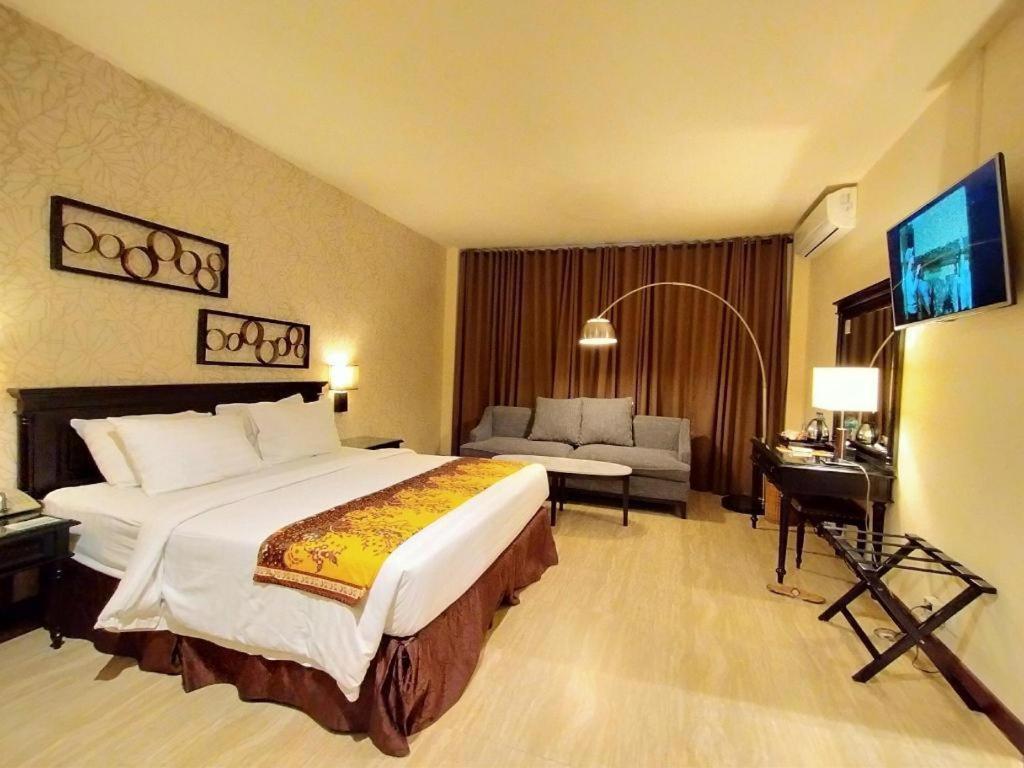 סוראבאיה Narita Classic Hotel מראה חיצוני תמונה