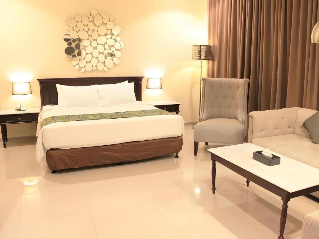 סוראבאיה Narita Classic Hotel מראה חיצוני תמונה