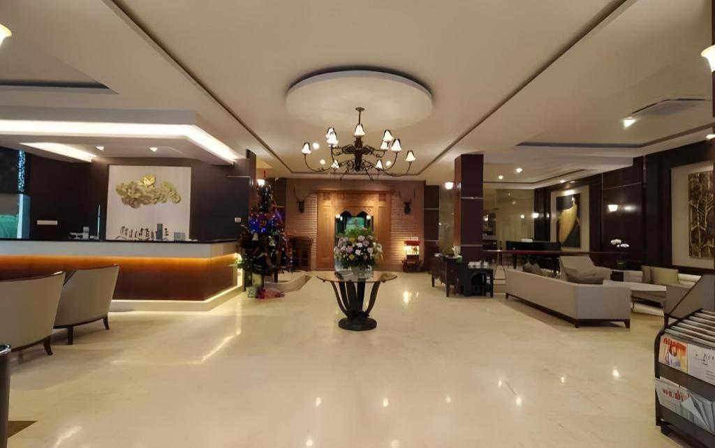 סוראבאיה Narita Classic Hotel מראה חיצוני תמונה