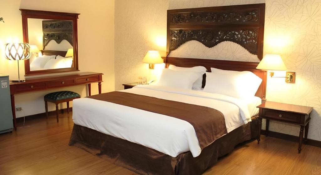 סוראבאיה Narita Classic Hotel מראה חיצוני תמונה