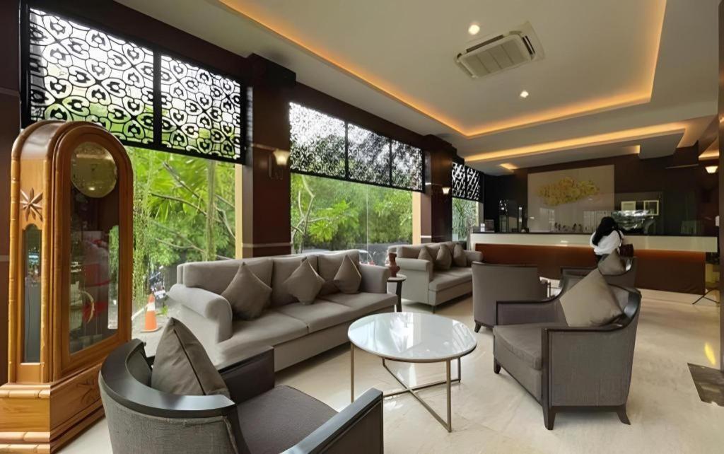 סוראבאיה Narita Classic Hotel מראה חיצוני תמונה