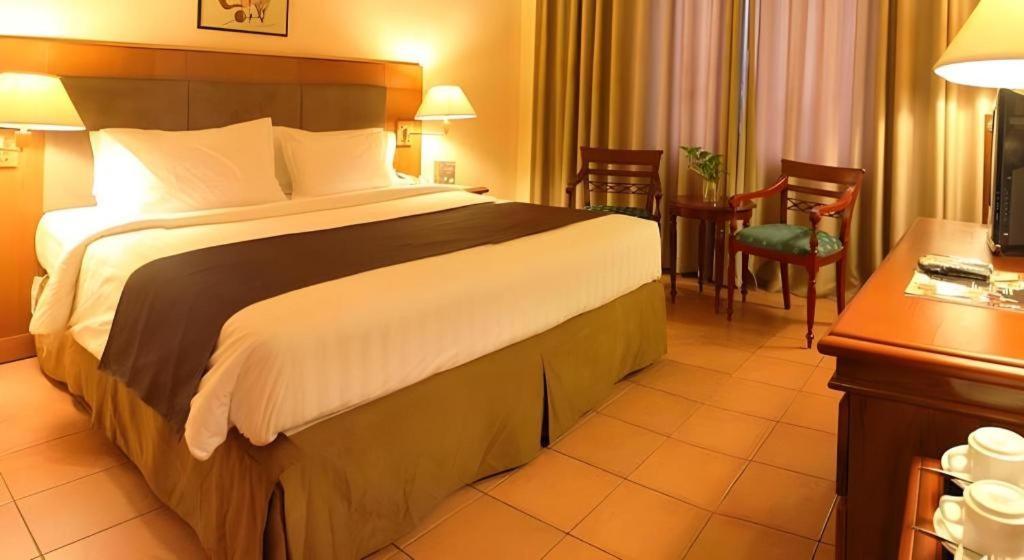 סוראבאיה Narita Classic Hotel מראה חיצוני תמונה