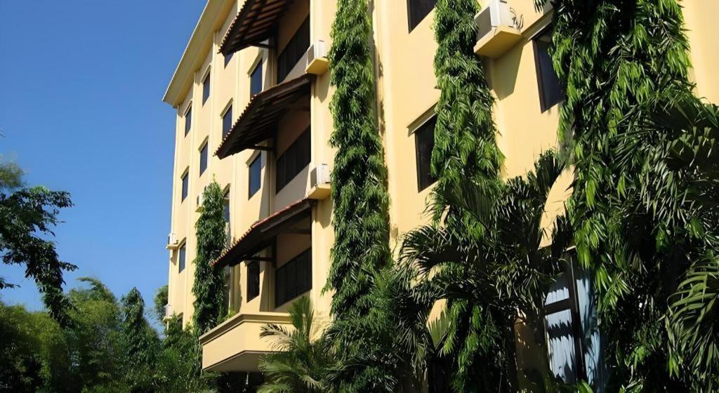 סוראבאיה Narita Classic Hotel מראה חיצוני תמונה